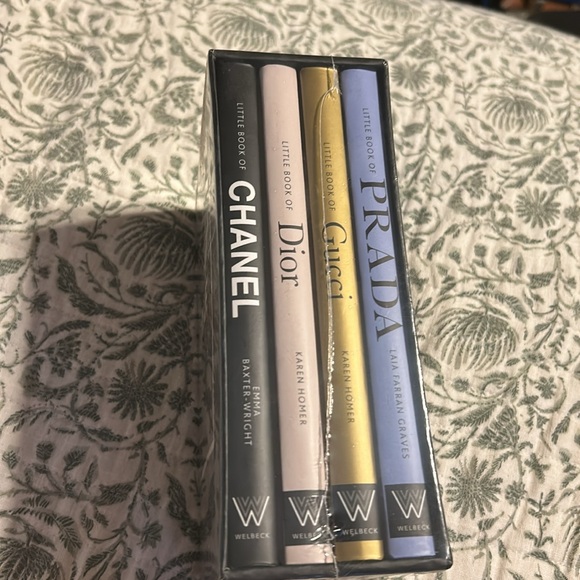 Little Guides to Style Box Set - Black and White - Picture 3 of 4